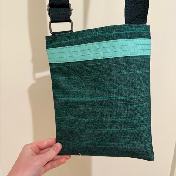 Dakine Cross Body Bag - Picture 3 of 4